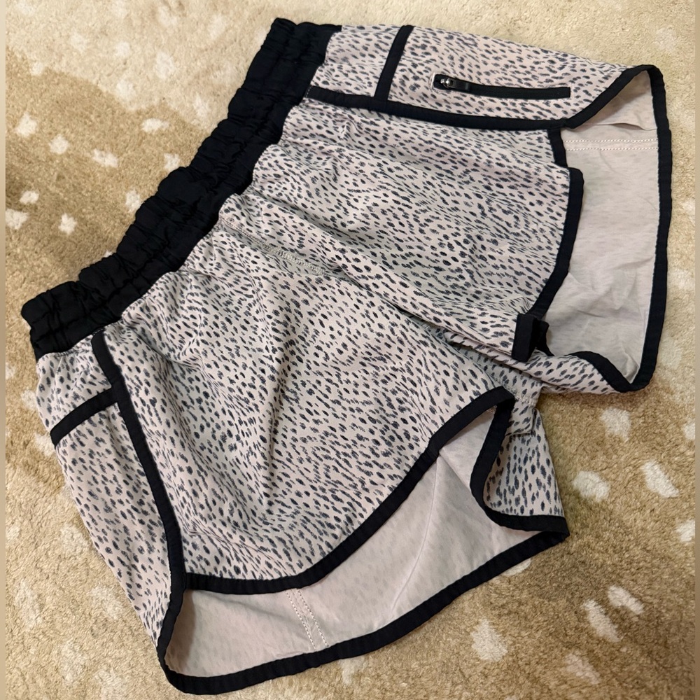 Lululemon Athletica pink black leopard print tracker shorts women’s size 10 SOLD - Picture 4 of 6